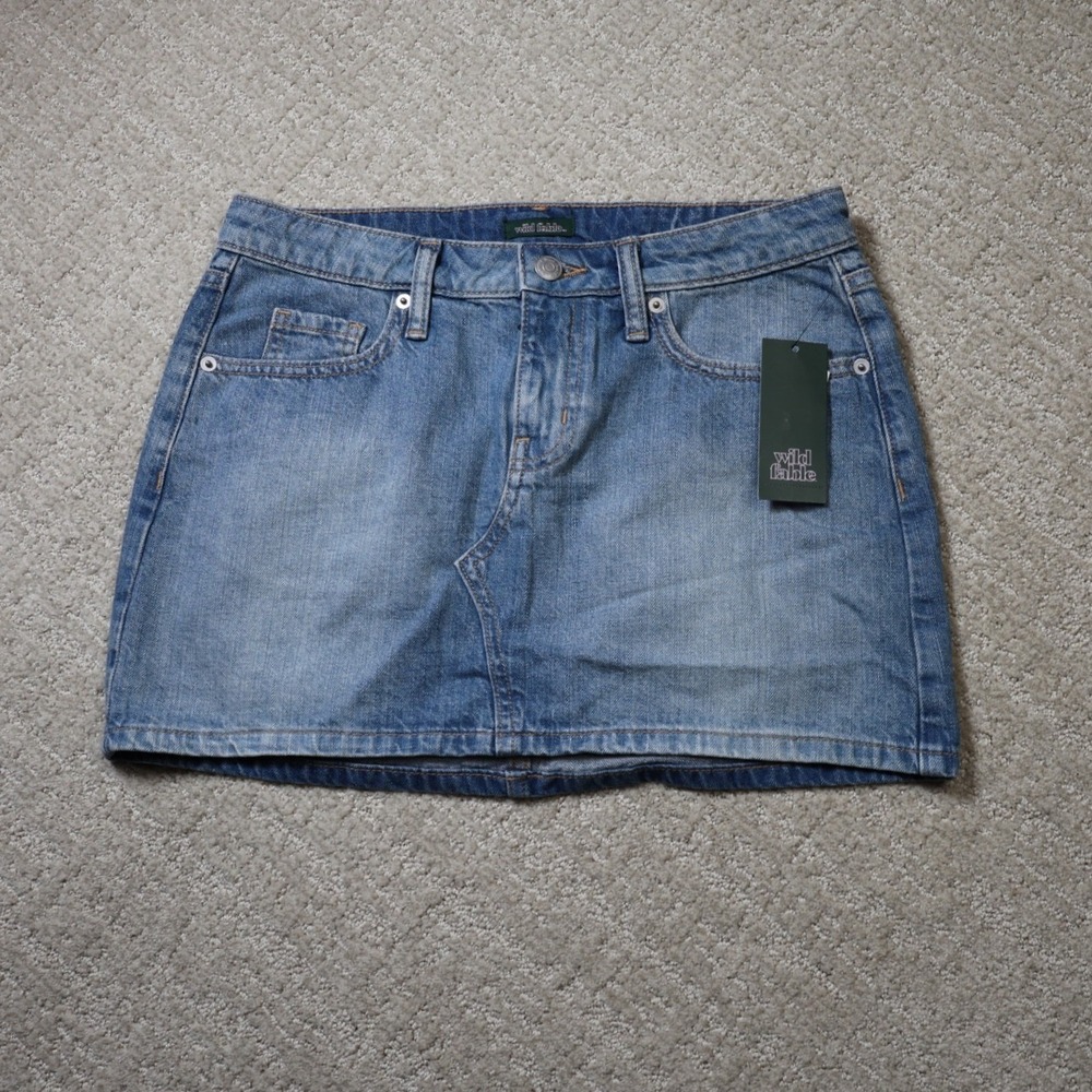 Wild Fable Womens Blue Denim Mini Skirt Low Rise Size 4 Light Wash Utility